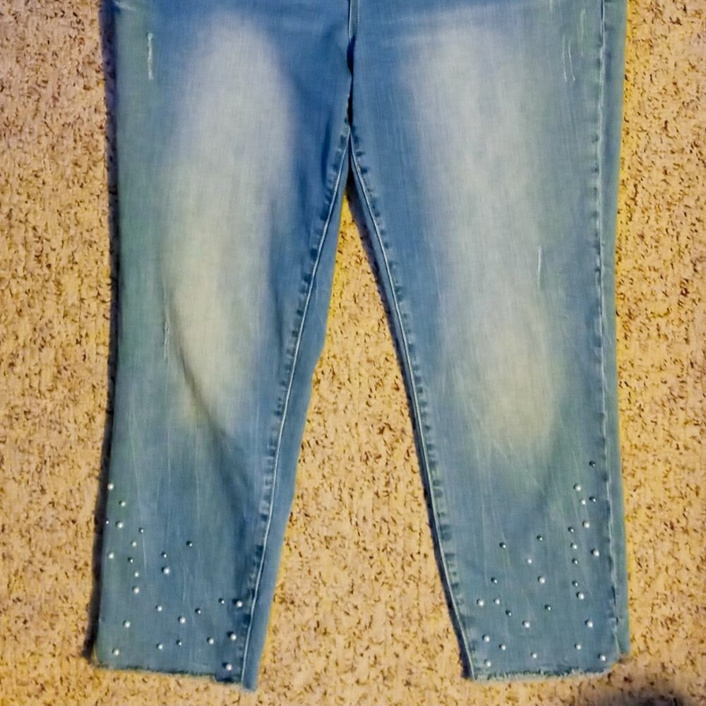 SOLD!!! - Maurices Blue Denim Capris w/Pearl & Silver Accents Women's Frayed Hem - Picture 10 of 16